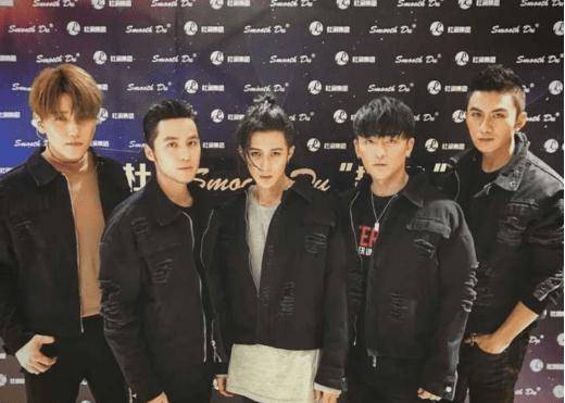 舞台|初代男团肖顺尧实力超群,却屡次票数倒数,被网友称为女版孟佳