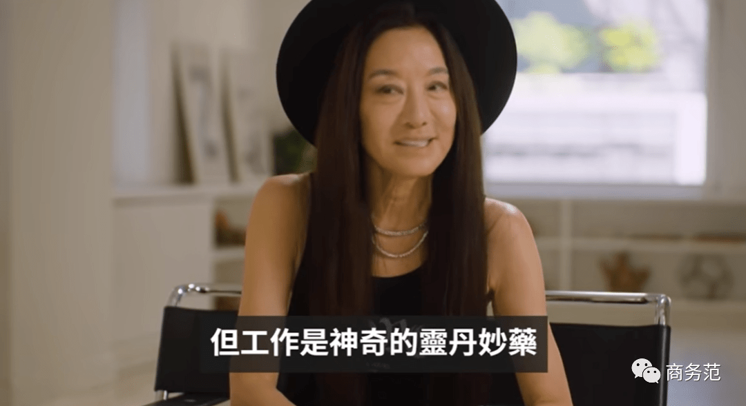 保养72岁Vera Wang身材穿衣像少女，发朋友圈P图引争议，冻龄秘诀你想不到…