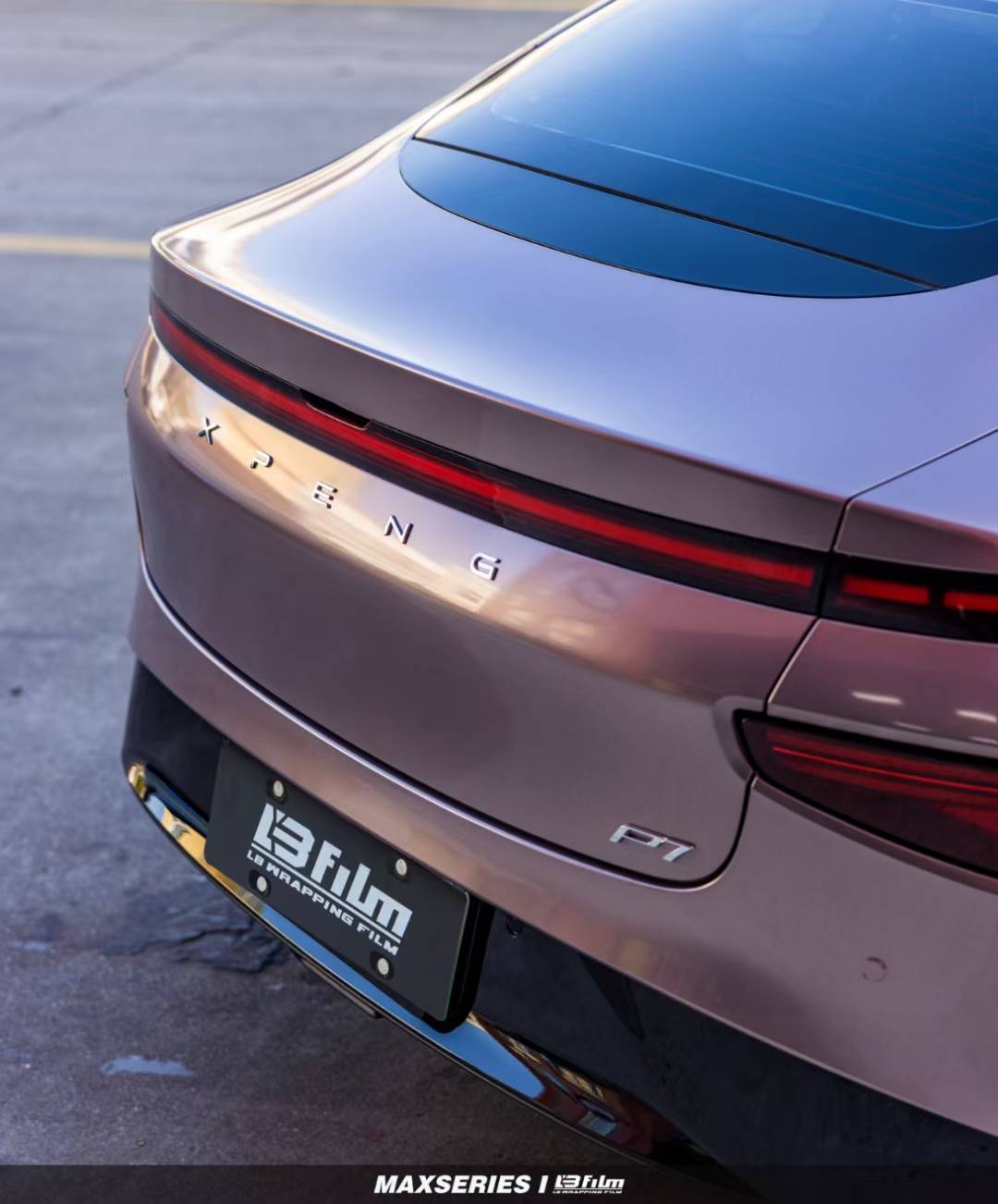 小鹏p7全车lbfilm改色膜原厂漆冰莓粉