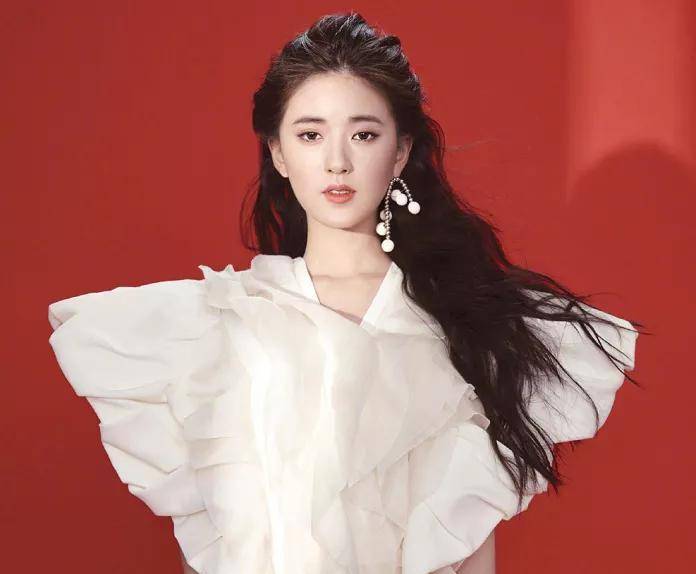技术毛戈平给赵露思化妆失手，变老十岁还不如素颜，遭吐槽审美过时