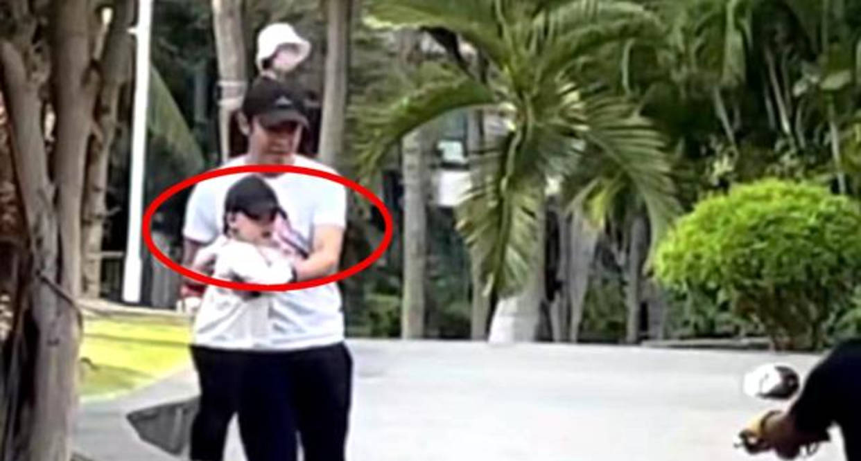 细节 撒贝宁带娃被偶遇，2岁儿子正脸首曝光，混血感超强太像外国妈妈