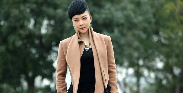 梁丽|靠喜来乐老婆走红，却因戏被通缉丈夫背弃，现撞脸当红女星被重提