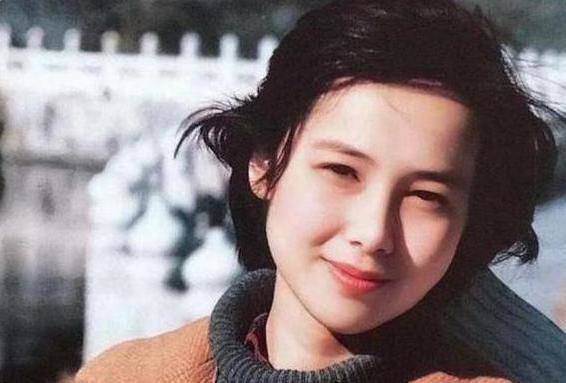 因为|他48岁转行做导演，娶蒋雯丽为妻，自诩张艺谋离不开他！