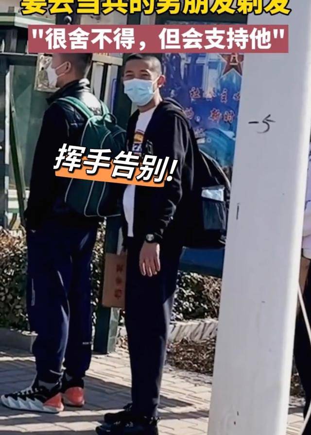 原创男友去当兵女友亲自帮他理发好好珍惜那个亲手为你理发的女人