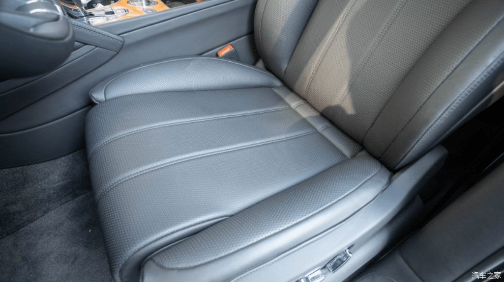 宾利添越,整车内饰完成鼎级nappa真皮改色包覆 碳纤维加工_搜狐汽车
