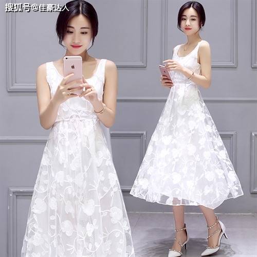 黑色 简单文艺的上衣短袖加上一件干净利落的牛仔裤