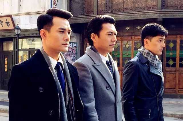 因为|43岁靳东1993年出道,二十多年摸爬滚打,如今成为富豪身价过亿!