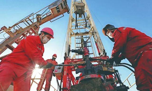 100万年前就有动静,如今已成世界级石油城_新疆_开采_克拉玛依油田