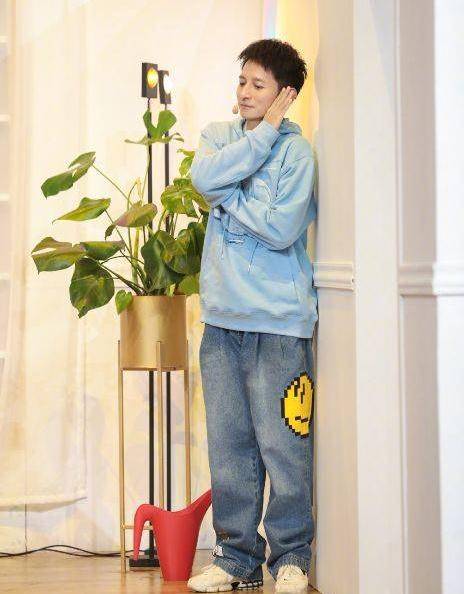 杜海涛 都说杜海涛是“快本首富”,看到李维嘉的豪宅,难怪他不结婚