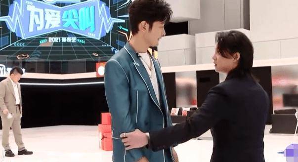 原班人马|《隐秘的角落》原班人马还原经典！陈伟霆演张东升，现场表演被赞