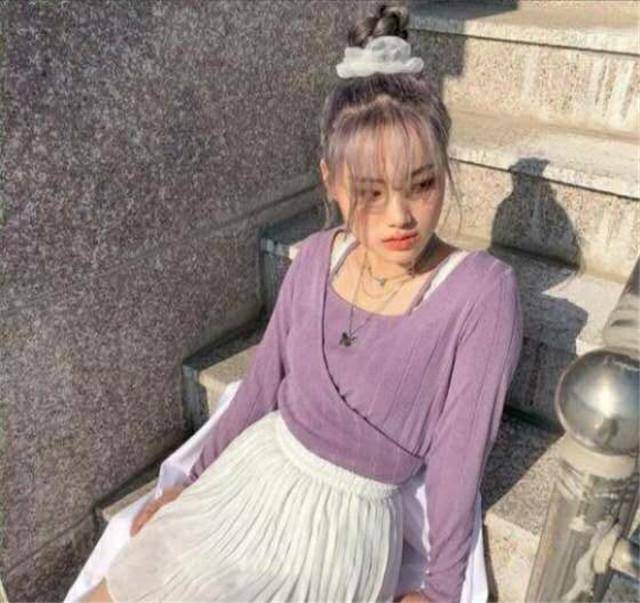 发型三伏天这么热少披头散发，今年流行“肥肠圈扎发”，洋气又显脸小