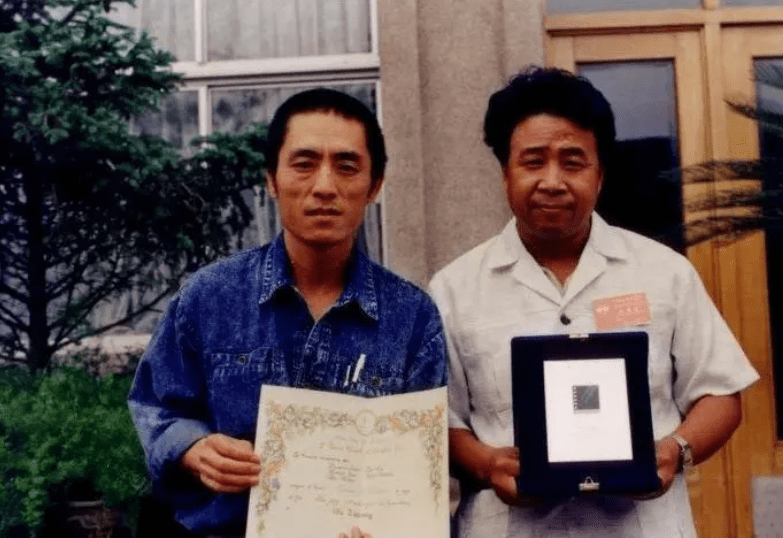 方收|冯小刚：就这样和张艺谋拉开了差距，一个是靠自己，一个是靠贵人？？