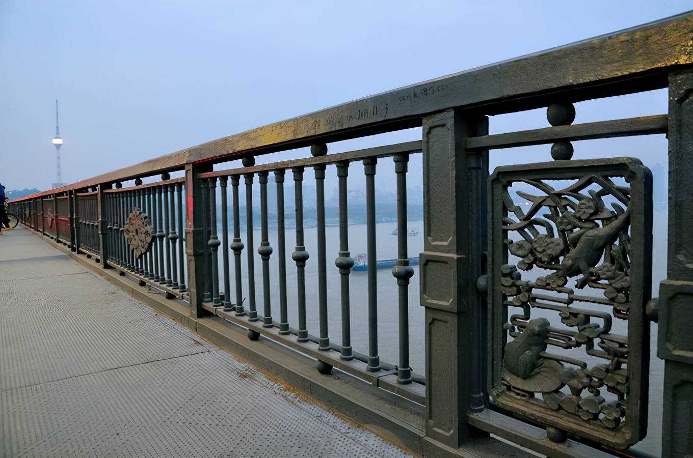 原创武汉长江大桥万里长江第一桥免门票是俯揽城市美景的好去处