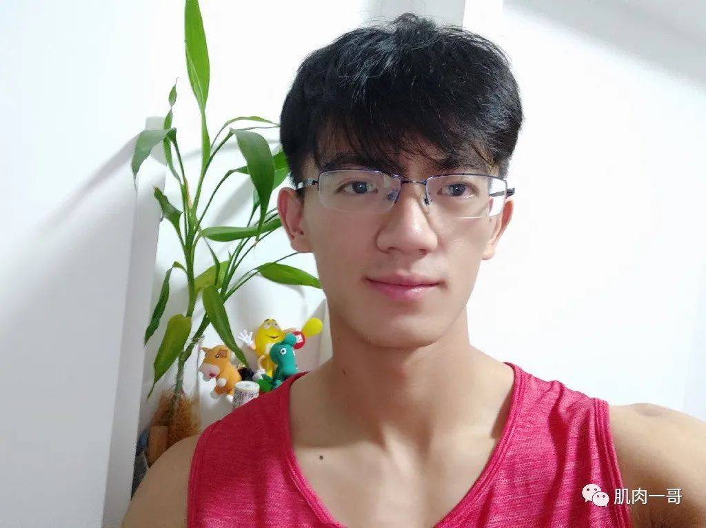 28岁北京肌肉教练火了这胸肌是认真的吗