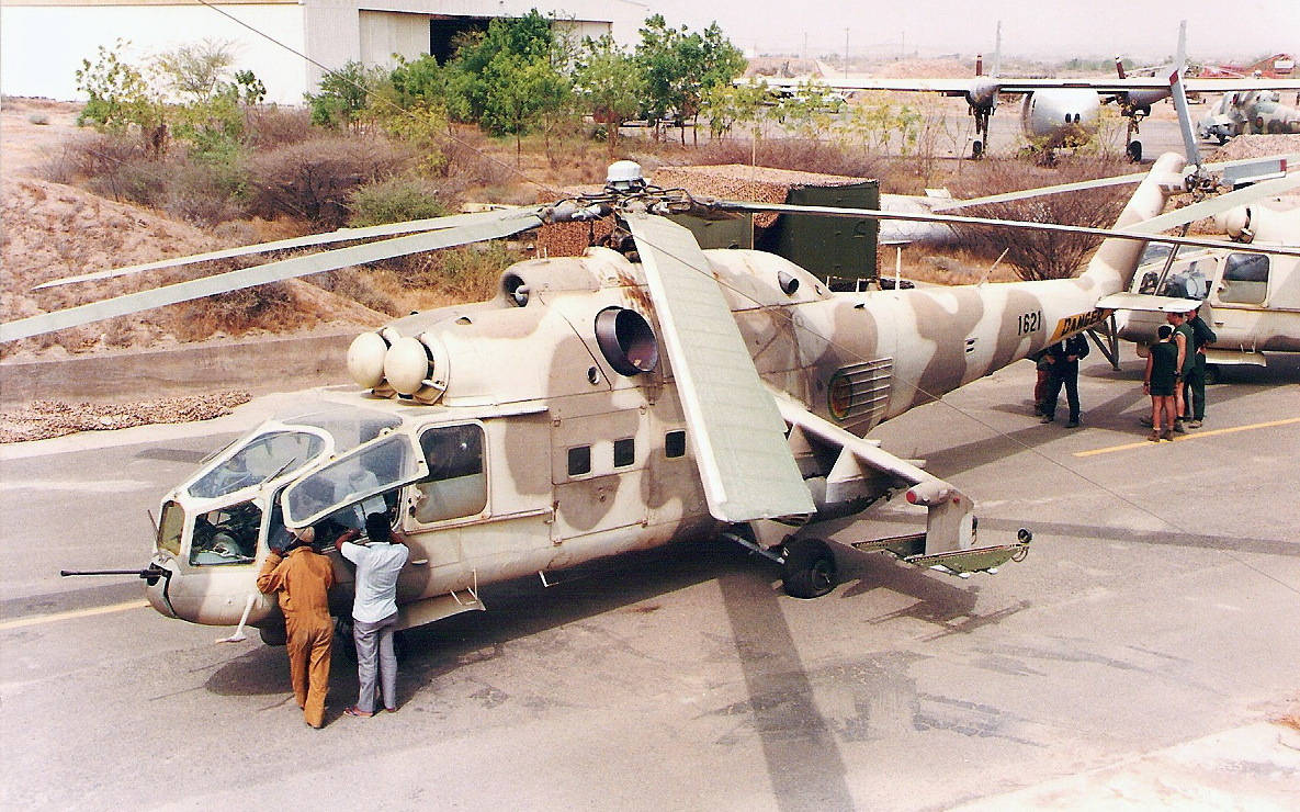 原创号称空中战车昔日的传奇老兵米24雌鹿武装直升机实力如何