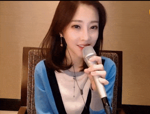 因为|2年前，因5000万跟斗鱼解约的冯提莫，如今怎么样了？！