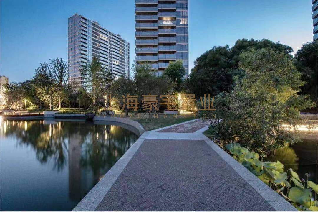 南外滩顶豪绿城黄浦湾二期一线滨江景观房建面268平售价6000万
