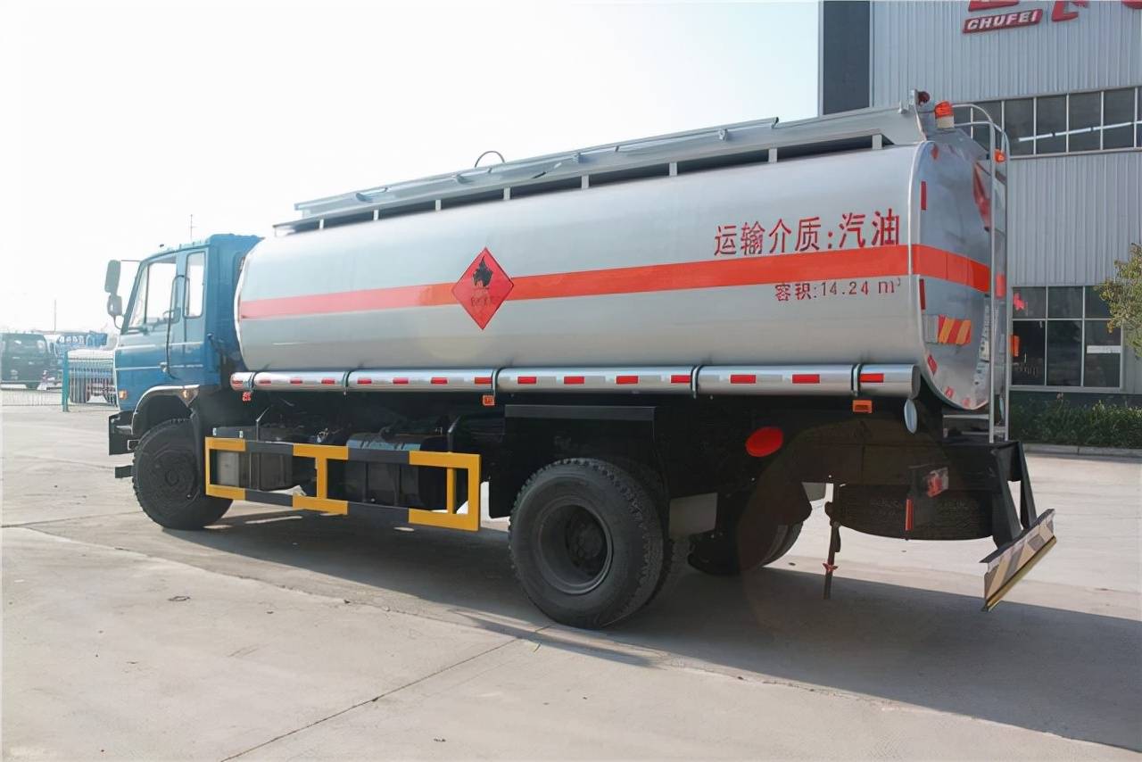 油罐车的后面为什么总是拖着一条铁链这样做有什么好处