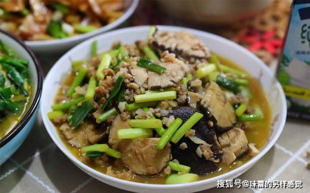 【香菇肉末炒蒜薹】韭菜春食則香夏食則臭