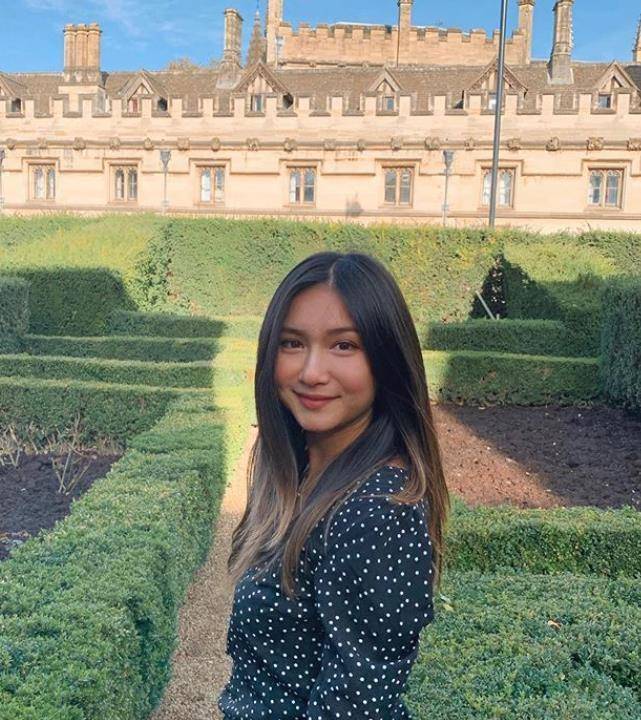 原创57岁关礼杰一家近照曝光妻子气质优雅两个女儿比港姐还漂亮