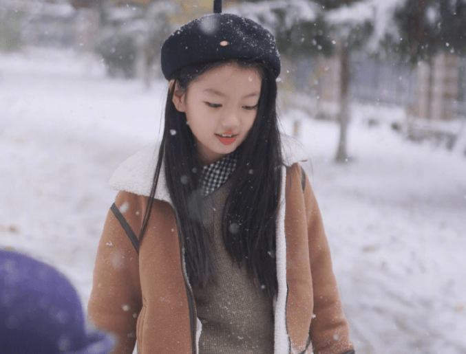 节目组|童星阿拉蕾长大了,8岁模样显成熟,颜值跟小时候有差距!!