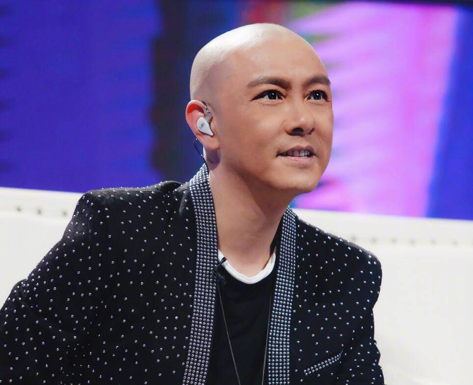 舞美|《追光吧》收视凭啥拉垮？节目组该如何破局？答案全在张卫健身上！！