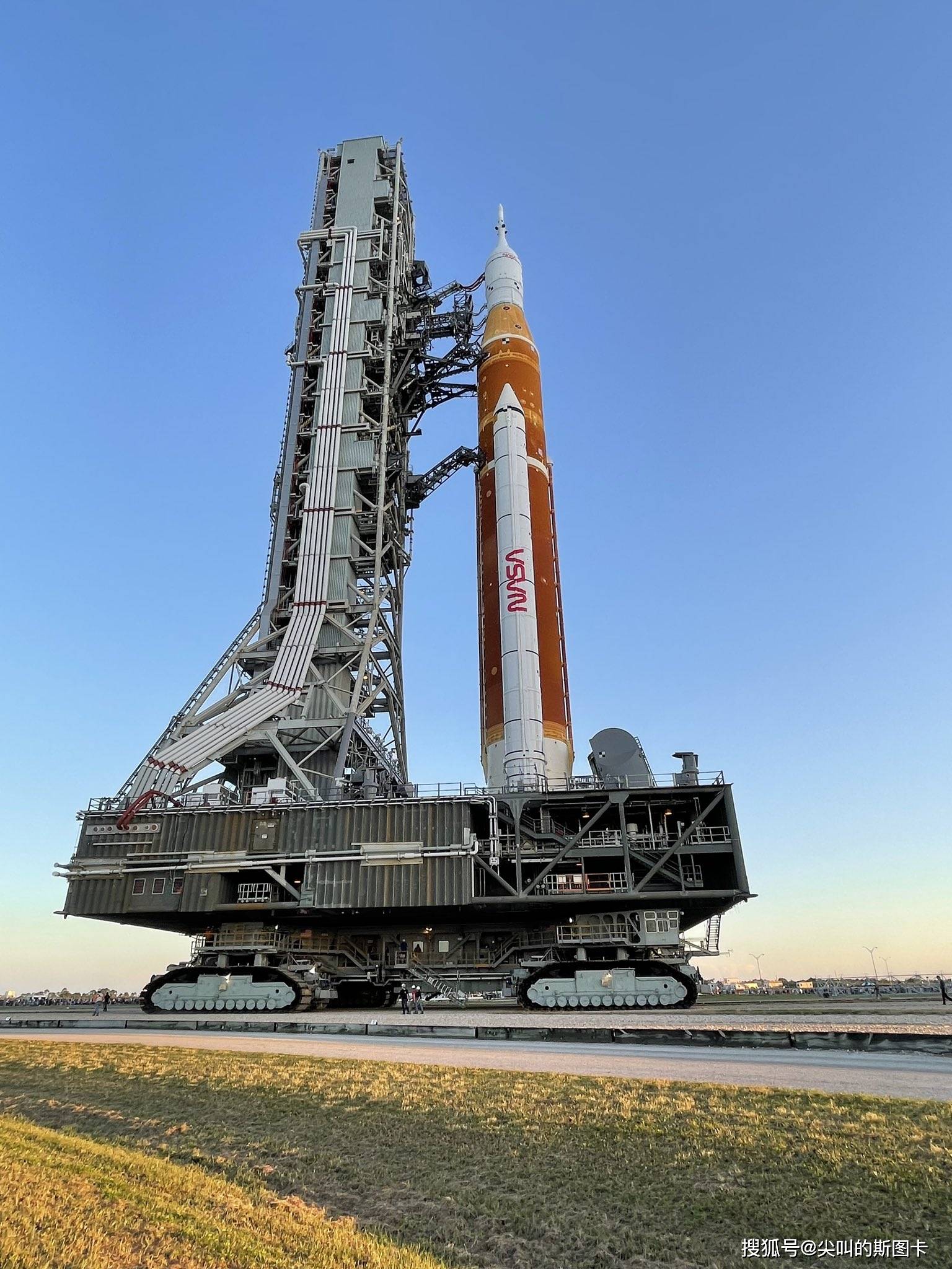 是继"土星"5之后美国又一型登月重型运载火箭,为美国重返月球"阿尔忒