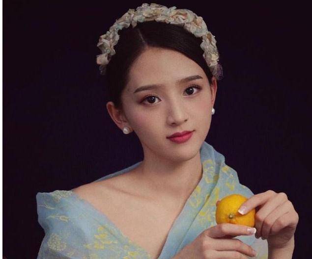 在看合照之前,似乎还需要先来介绍一下这个陈白羊是谁.