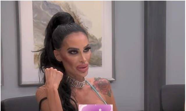 澳洲澳洲女护士120万整容,自称“限量版芭比娃娃”,奇异外表惹争议