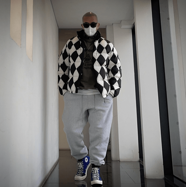 一身 具俊晔彻底翻红！隔离后首次现身与大S奔现倒计时，穿卫衣好年轻