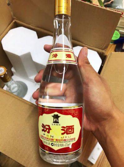 贵或|买粮食酒时，光看价格牌子不靠谱！内行人教你3招，一挑一个准！