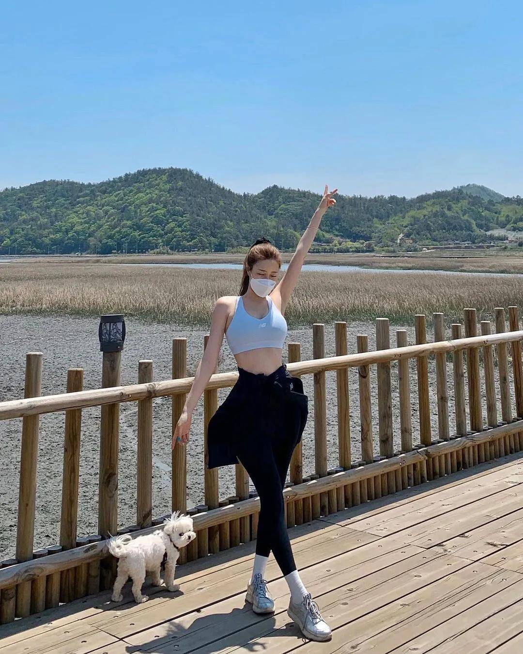 王思聪未拿下的韩国模特九头身搭配大长腿拥有完美身体曲线