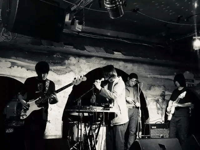 夏天|白举纲在台上扭动身体的那一刻，我把他当成了“当代歌王”华晨宇？