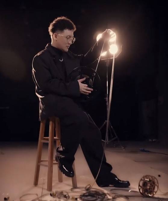 兄弟|网曝《追光吧!》一公那吾克热淘汰,二公录完,3人离开舞台?