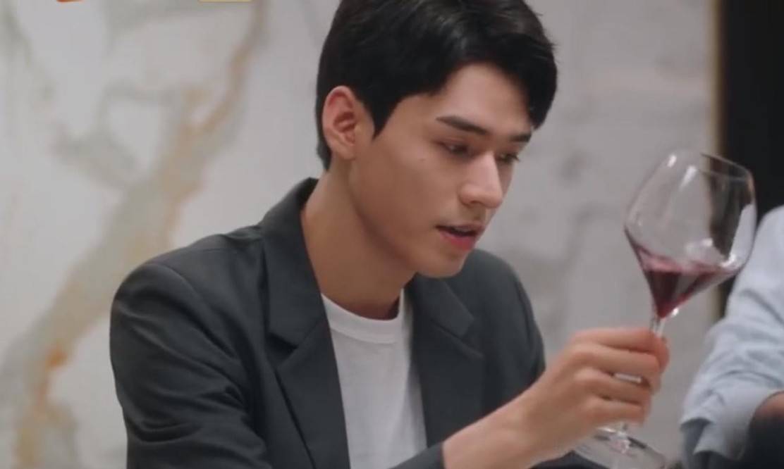 肖潇|开播收视破1，更新3集不够看，终于有部让我熬夜狂追的剧了！