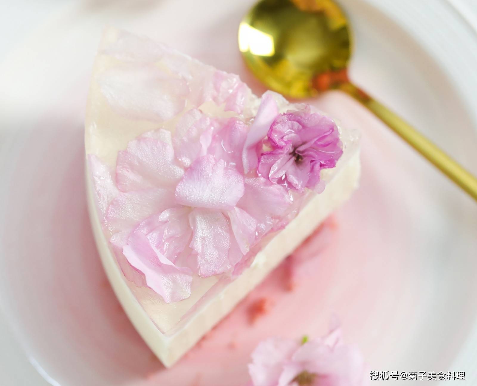 【水晶镜面樱花蛋糕】神奇的樱花吃法又增加了！ - 哔哩哔哩