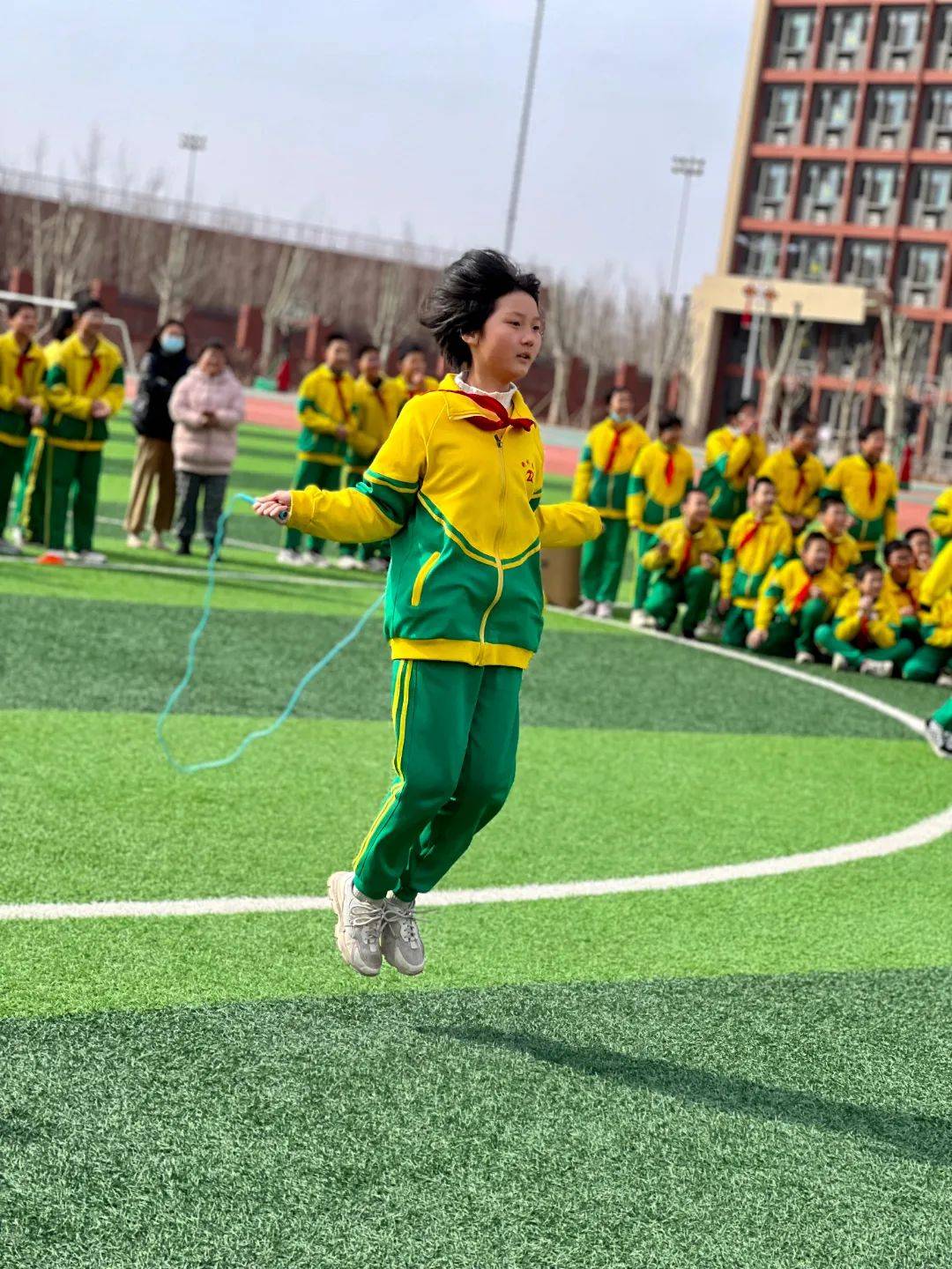 看安平志臻小黄人勇敢向前冲!_活动_运动_班级