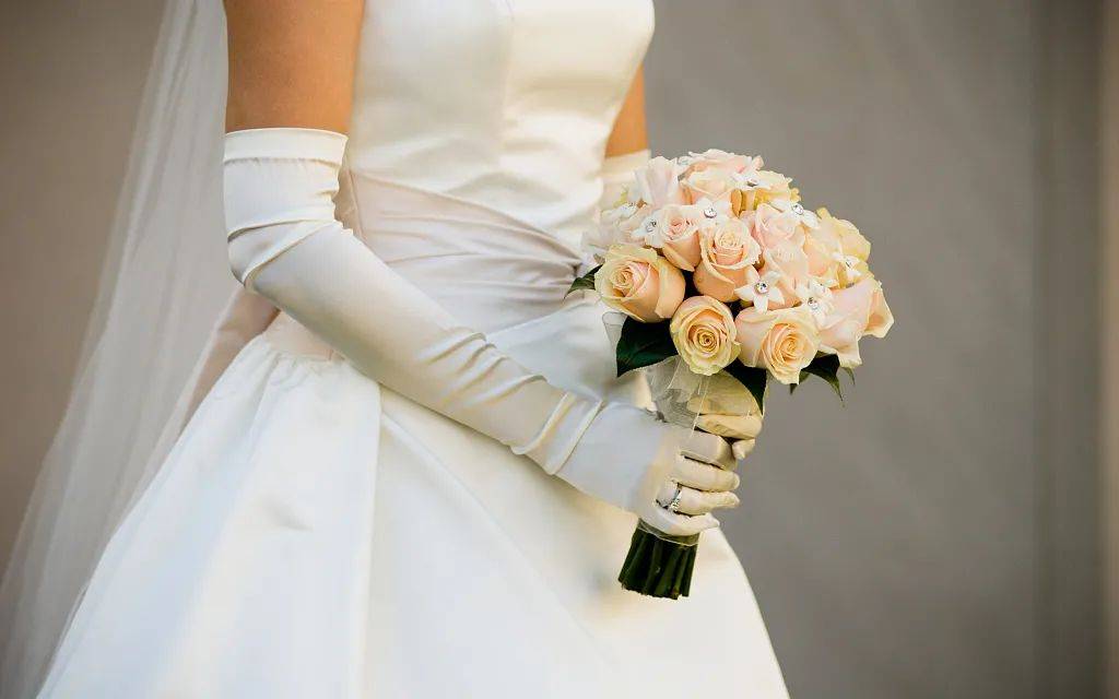 婚礼花艺教学丨拿上这捧花,你就是最美的新娘!_花束_圆形_传统