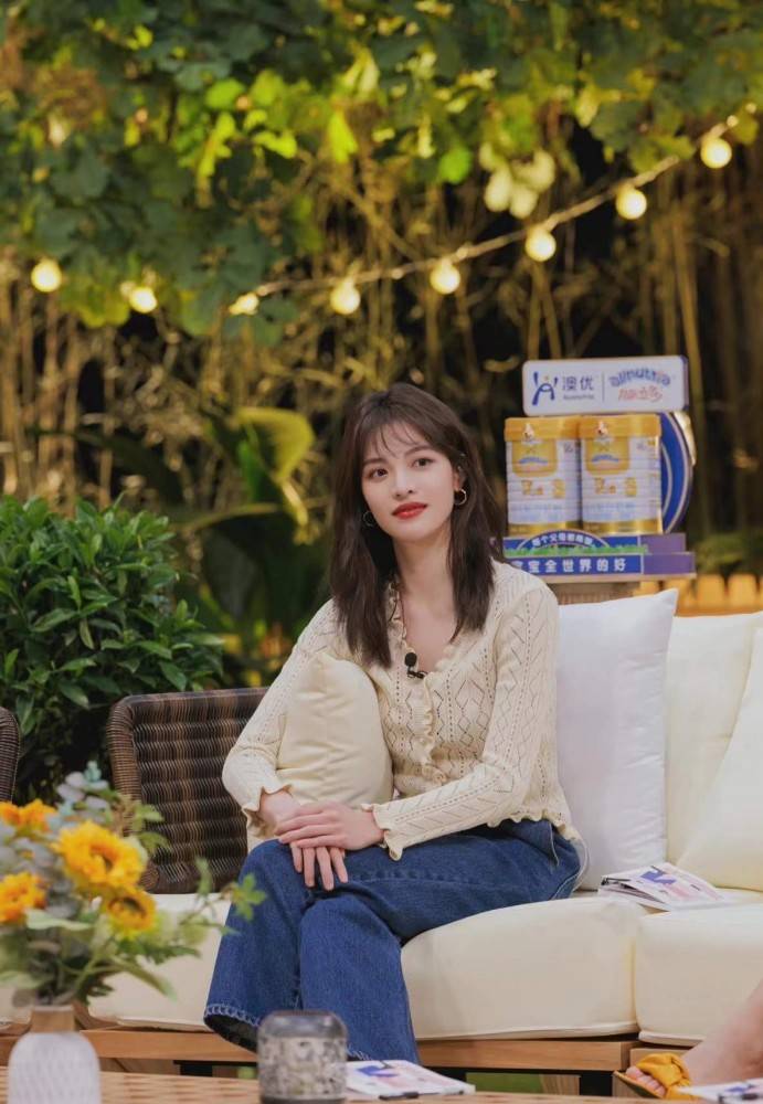 原创钟楚曦新风格好惊艳法式刘海自带浪漫感甜美得像邻家姐姐