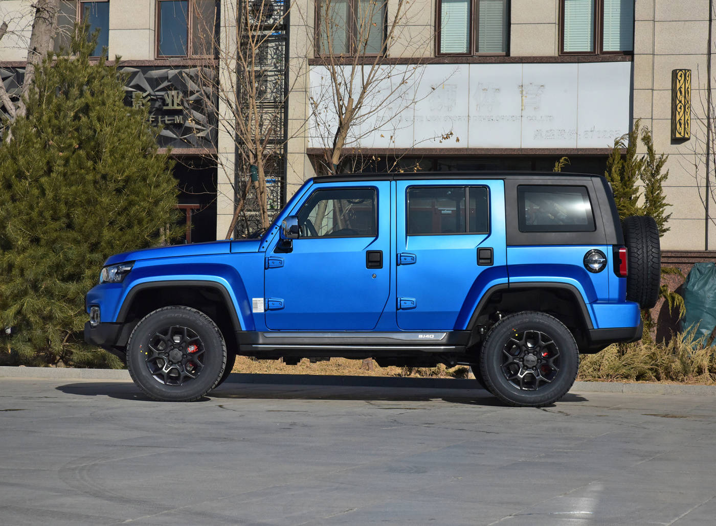 所以,无论是外观还是硬核通过性,bj40柴油版都有自己独到一面,3把锁