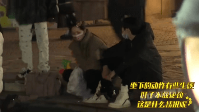 向太 向太怎么突然胖成这样！穿花袄化浓妆一看就强势，郭碧婷偷亲向佐