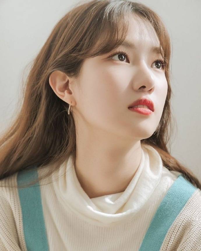 试试下面的拍照动作,大头照上镜又漂亮_镜头_样子_姿势