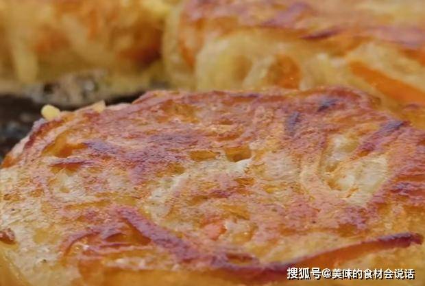 美食|土豆鸡蛋饼这样做太好吃,焦香脆嫩又营养,家人爱吃的美味早餐