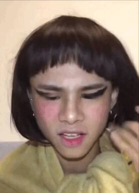 潘南奎化女妆穿女装，对镜摆性感pose，男人美起来，可真没女人什么事了？