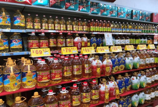 在疫情之下逆行的亚泰超市人