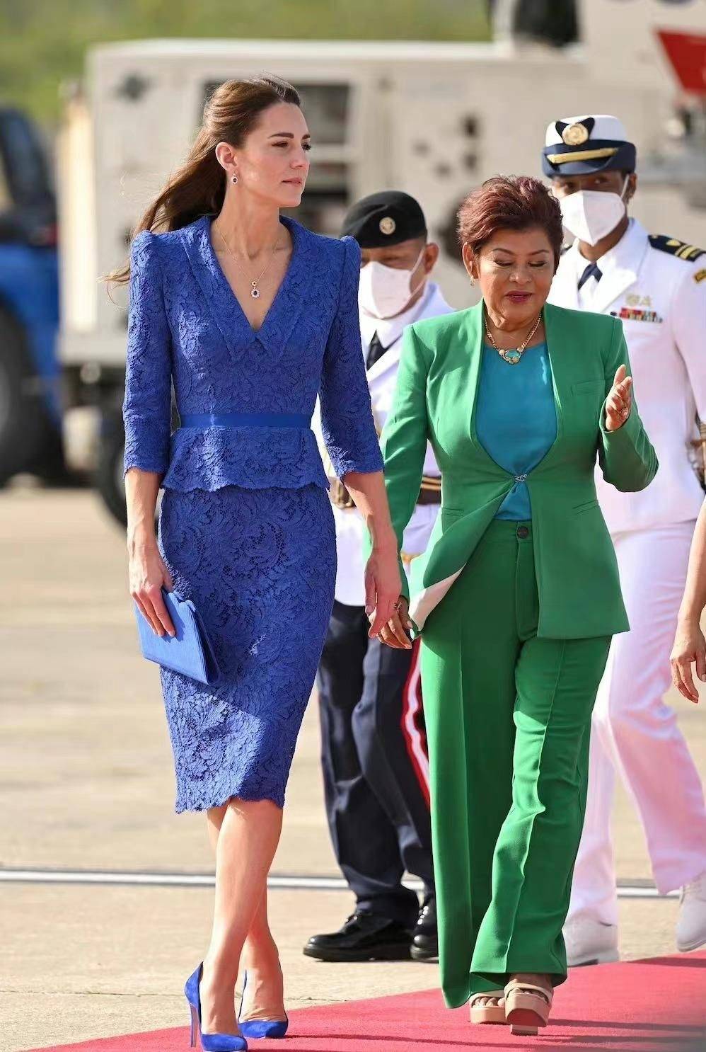 眼光凯特王妃眼光真毒辣！静谧蓝被穿出百般花样，出访随拍也美成画报