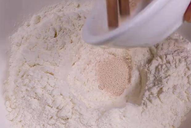 美食|面粉不要再做馒头了,筷子一搅营养翻倍,蓬松暄软,孩子特爱吃