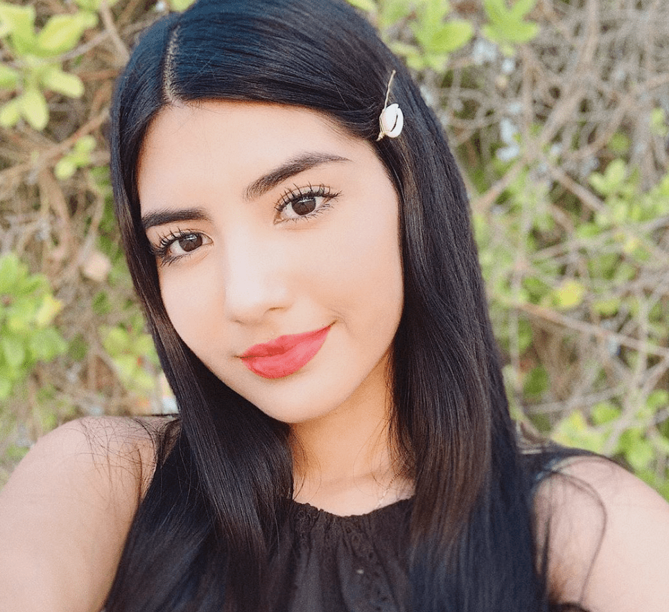 原创墨西哥少女中的萝莉风多元素裙类穿搭遮肉显高挑