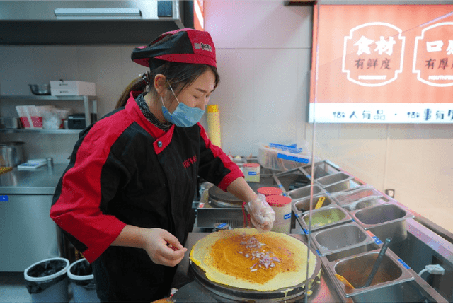 薄脆|快捷食品煎饼果子，全能美味，新鲜卷起来