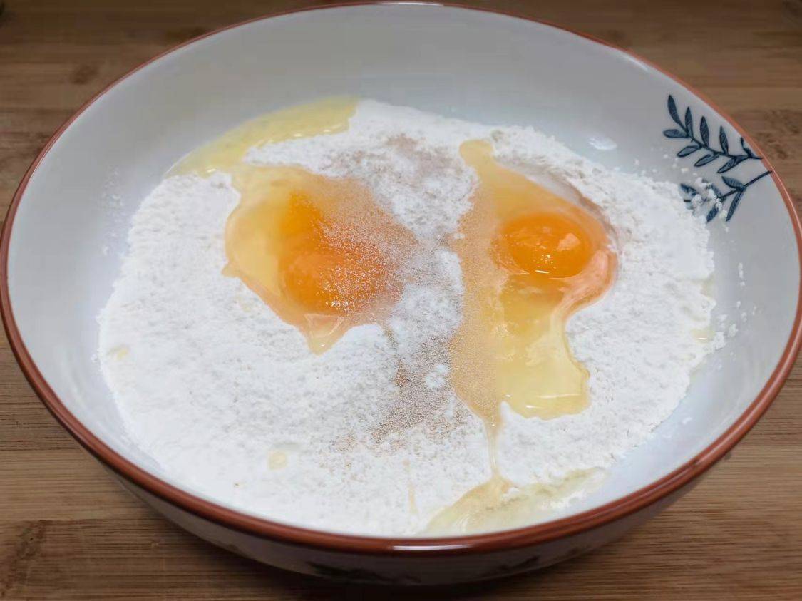 做法|这款早餐，手不沾面，5分钟出一锅，比油条还好吃，放十天不坏！